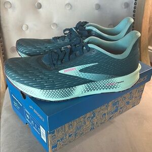 Brooks Hyperion Tempo size 10 blue coral/pink. New, never worn.